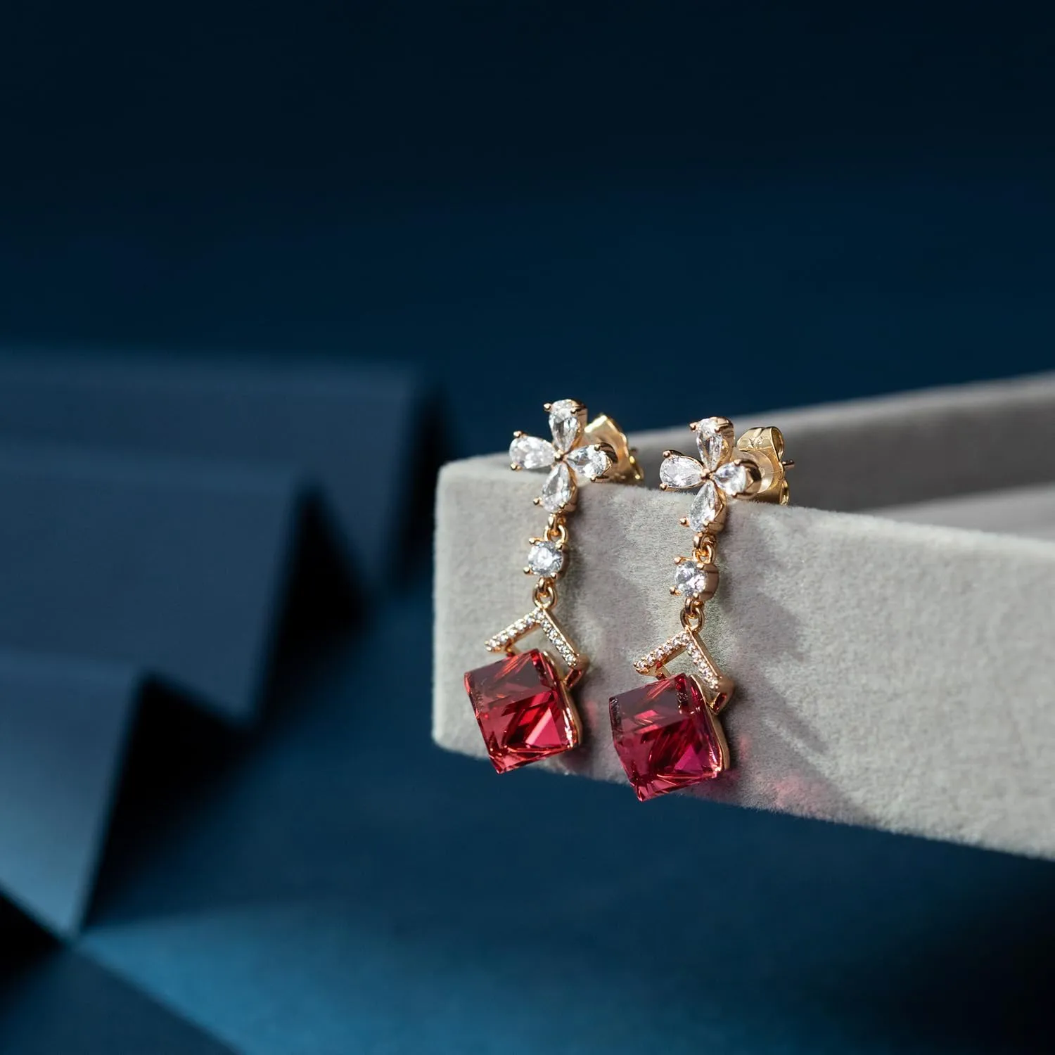 Austrian Crystal Dangle Earrings for Women Wedding Earrings18K Gold Plated Hypoallergenic Cubic Zirconia Flower Earrings for Brides Bridesmaids Prom Gift
