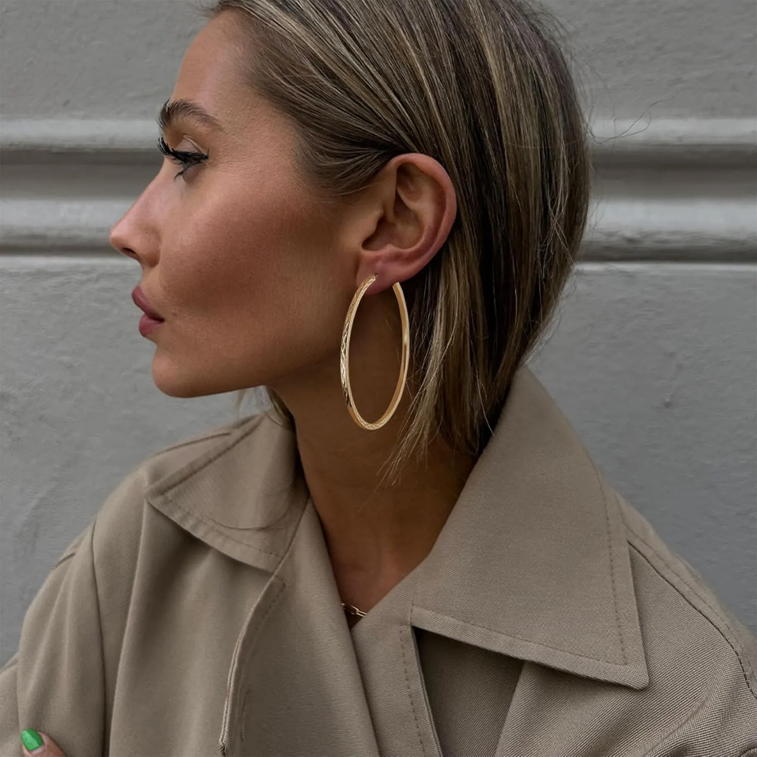 BMMYE Gold Hoop Earrings for Women Lightweight 14K Gold Plated Earrings Hypoallergenic Earrings Big Hoop Earrings for Women 40/50/60/70MM