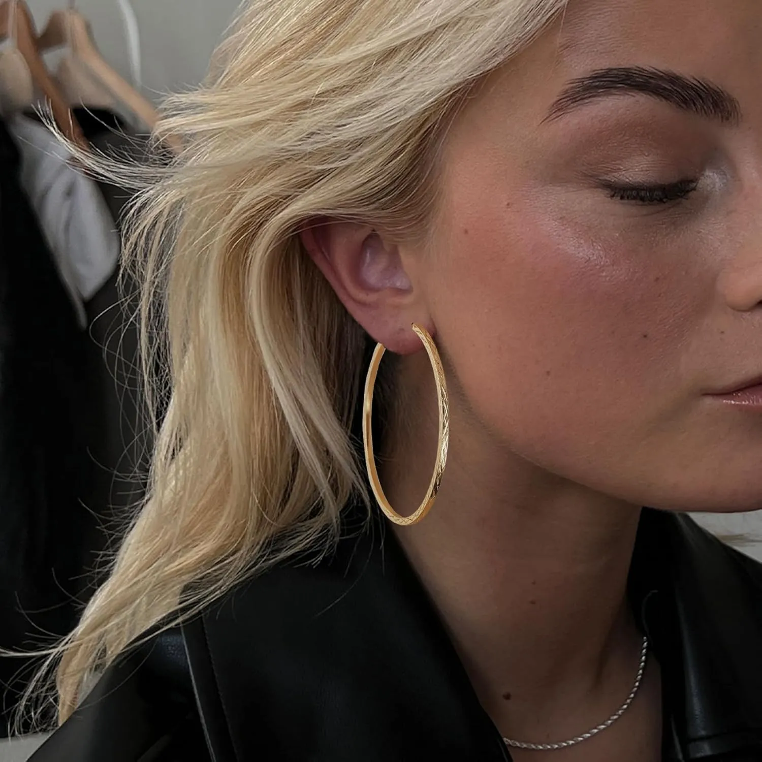 BMMYE Gold Hoop Earrings for Women Lightweight 14K Gold Plated Earrings Hypoallergenic Earrings Big Hoop Earrings for Women 40/50/60/70MM