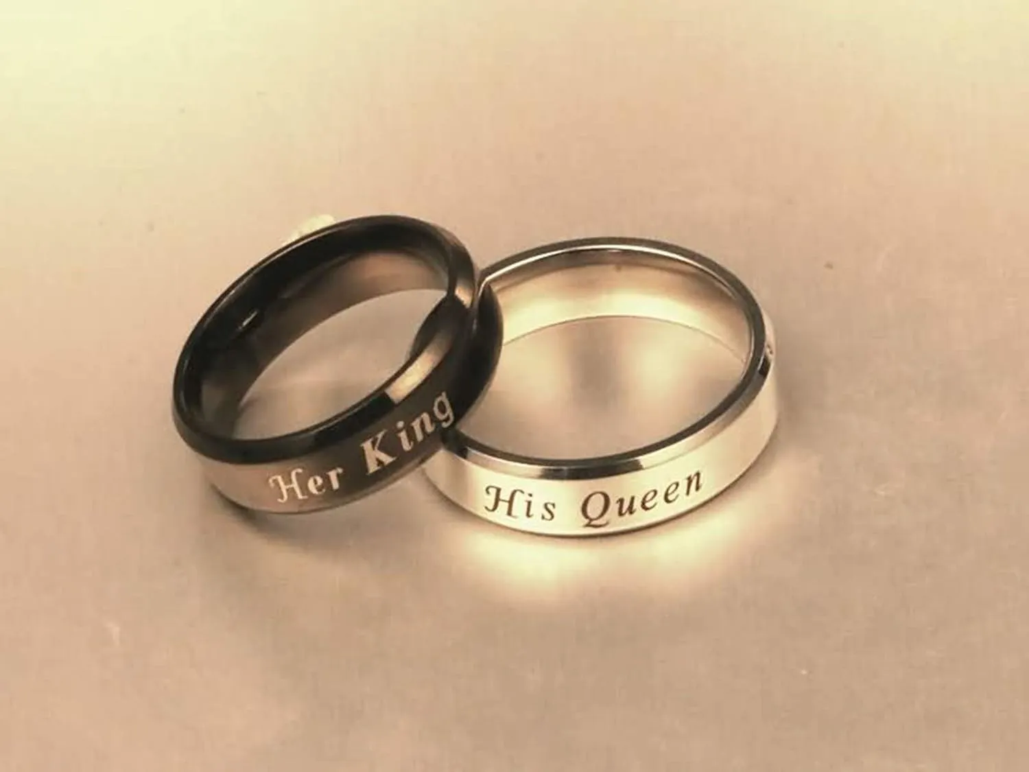Couples Rings for Him and Her, Couple Rings Set Promise Rings Stainless Steel Engraved Her King and His Queen Silver Black Rings for Men Women 2 Pcs Size 6-12