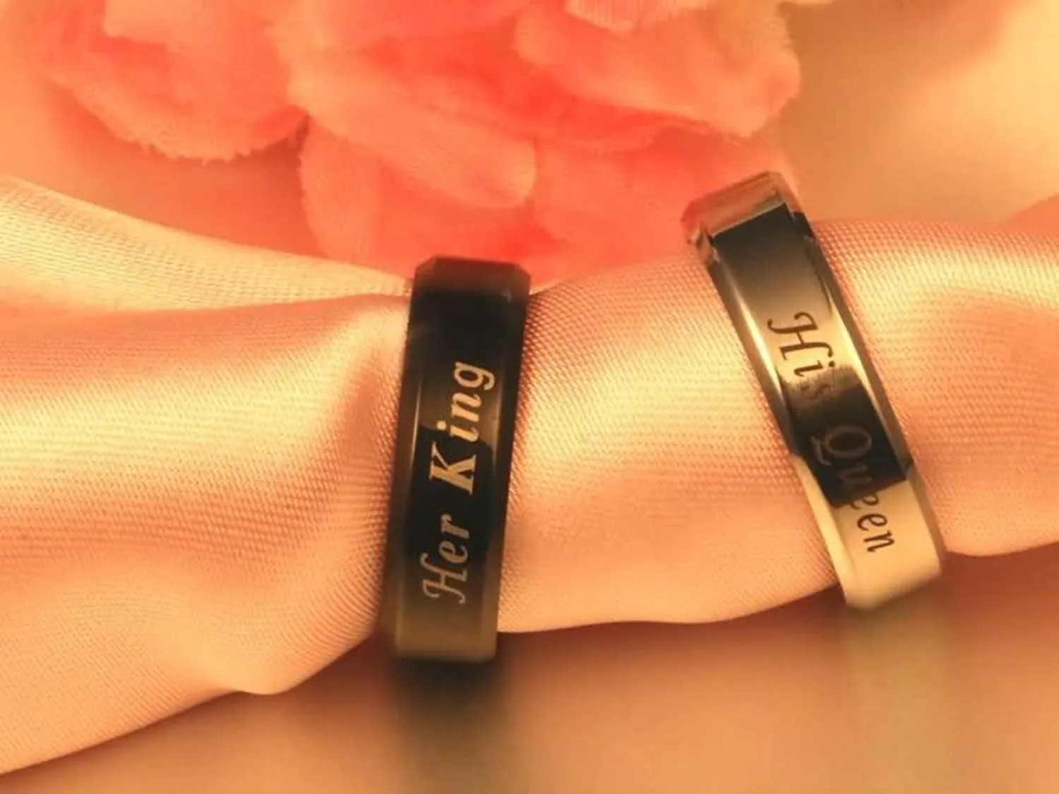 Couples Rings for Him and Her, Couple Rings Set Promise Rings Stainless Steel Engraved Her King and His Queen Silver Black Rings for Men Women 2 Pcs Size 6-12