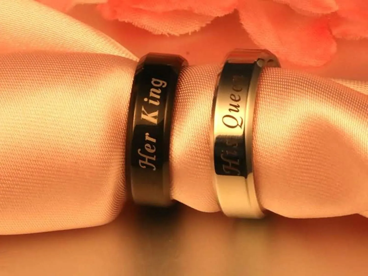 Couples Rings for Him and Her, Couple Rings Set Promise Rings Stainless Steel Engraved Her King and His Queen Silver Black Rings for Men Women 2 Pcs Size 6-12