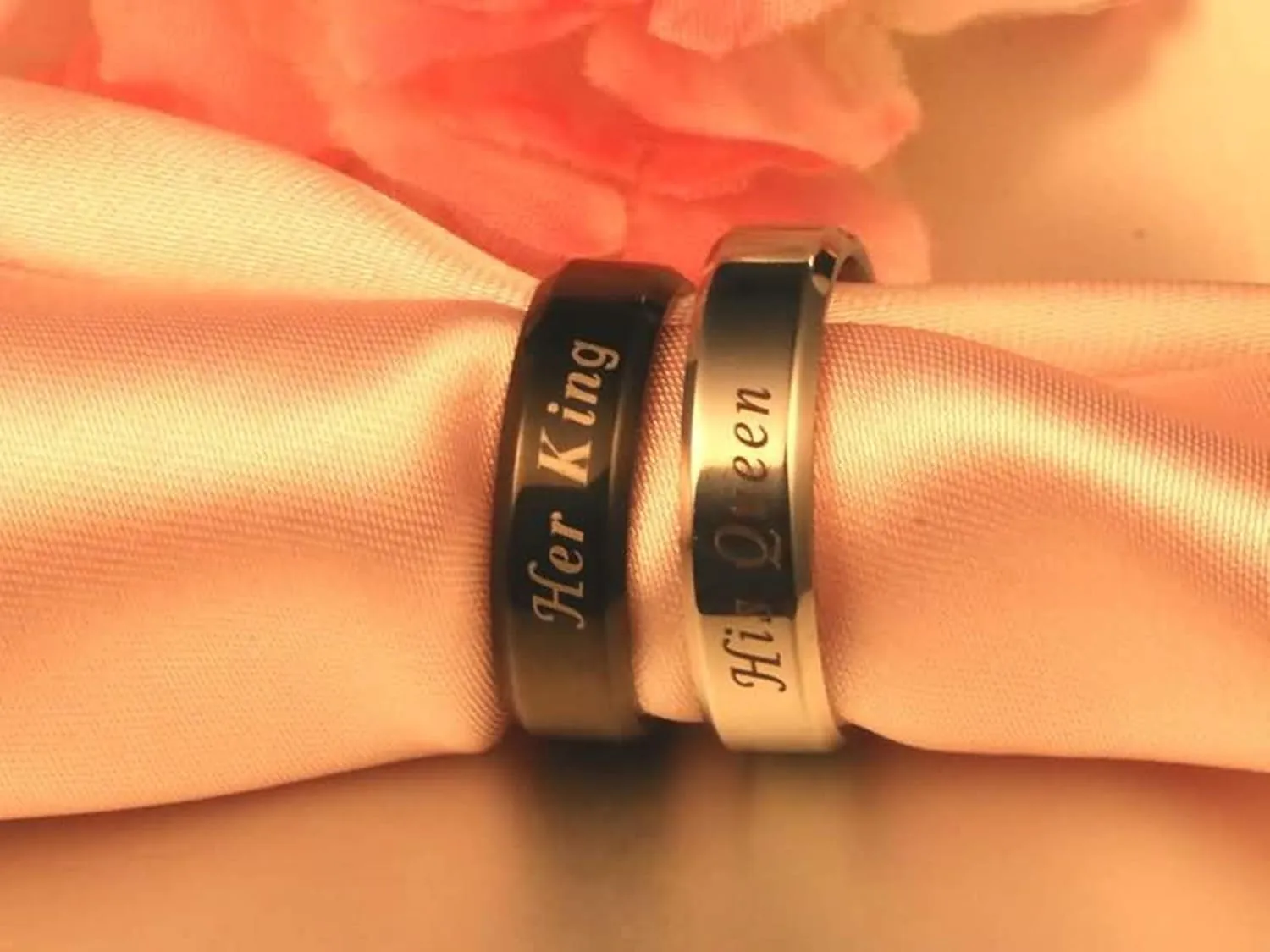 Couples Rings for Him and Her, Couple Rings Set Promise Rings Stainless Steel Engraved Her King and His Queen Silver Black Rings for Men Women 2 Pcs Size 6-12