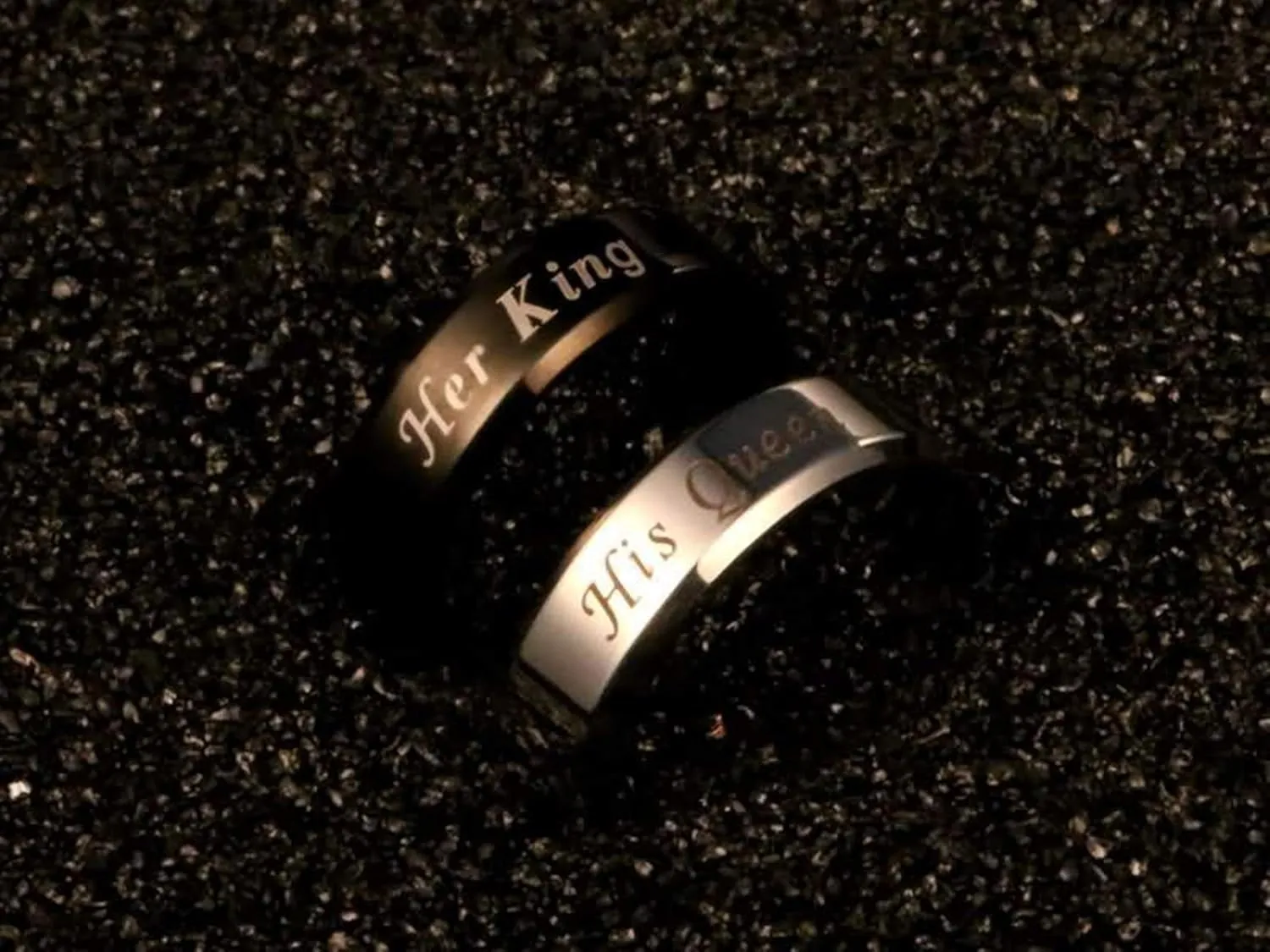 Couples Rings for Him and Her, Couple Rings Set Promise Rings Stainless Steel Engraved Her King and His Queen Silver Black Rings for Men Women 2 Pcs Size 6-12