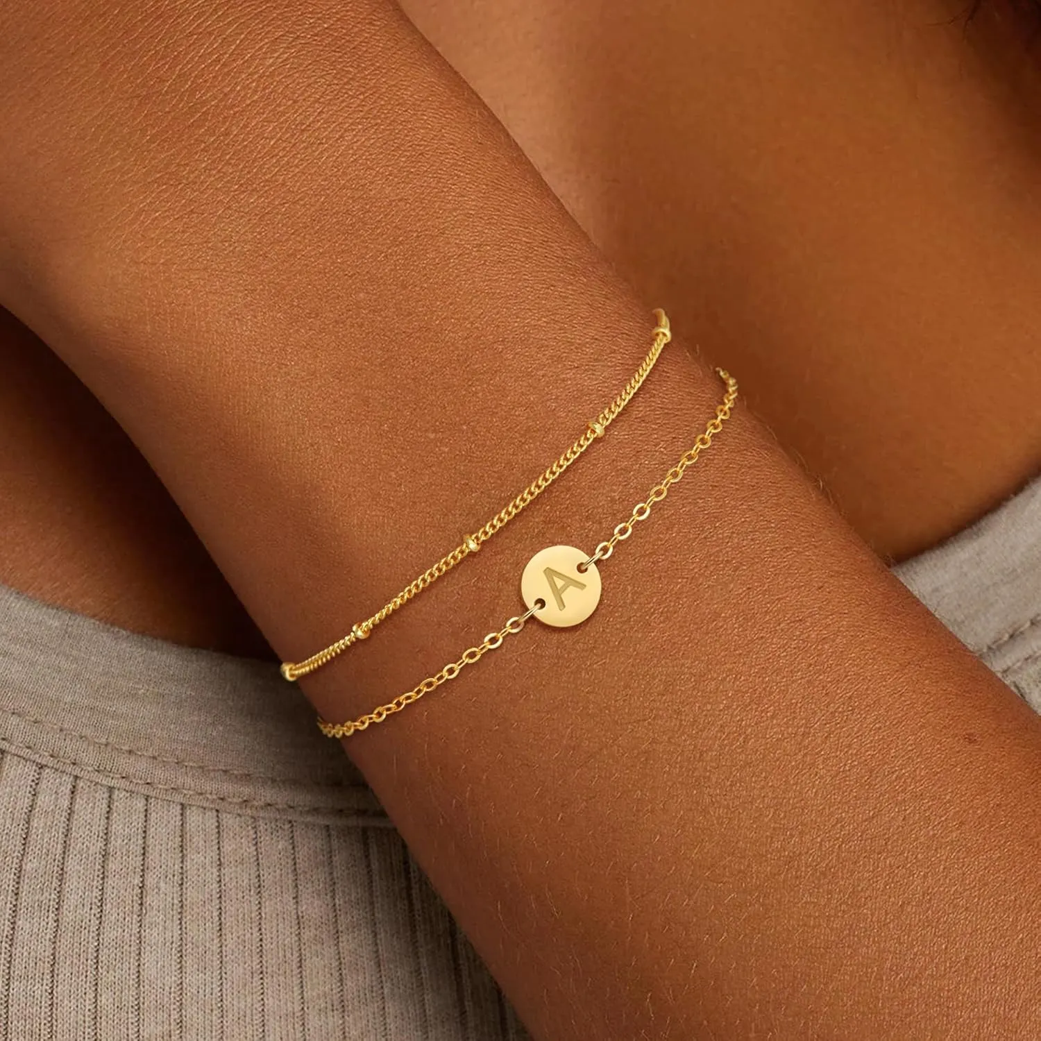 Gold Bracelets for Women Girls Gifts - 18K Gold Plated Letter Initial Bracelet Dainty Disc Monogram Charm Bracelet Gold Initial Bracelets for Women Teen Girl Gifts Trendy Stuff