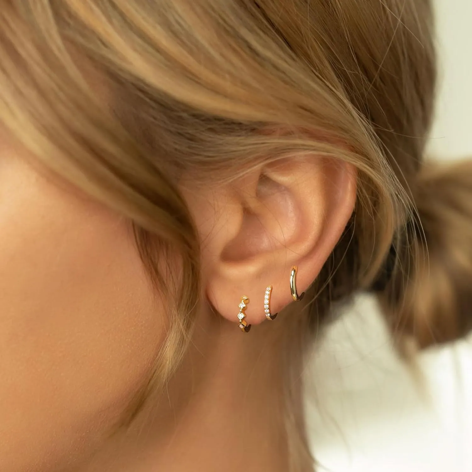 Gold Earrings for Women, 14k Gold Plated Earring Stack Hypoallergenic Pearl Drop Earring Dainty Gold Earrings for Women Trendy Cute Small Huggie Hoop Earring Fashion Womens Jewelry