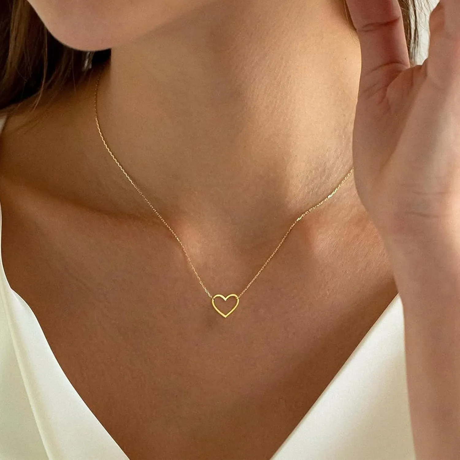 Gold Heart Necklace for Women Girls - 18K Gold Plated Heart Pendant Necklaces Simple Gold Necklace Jewelry for Women Teen Girls Trendy Gifts
