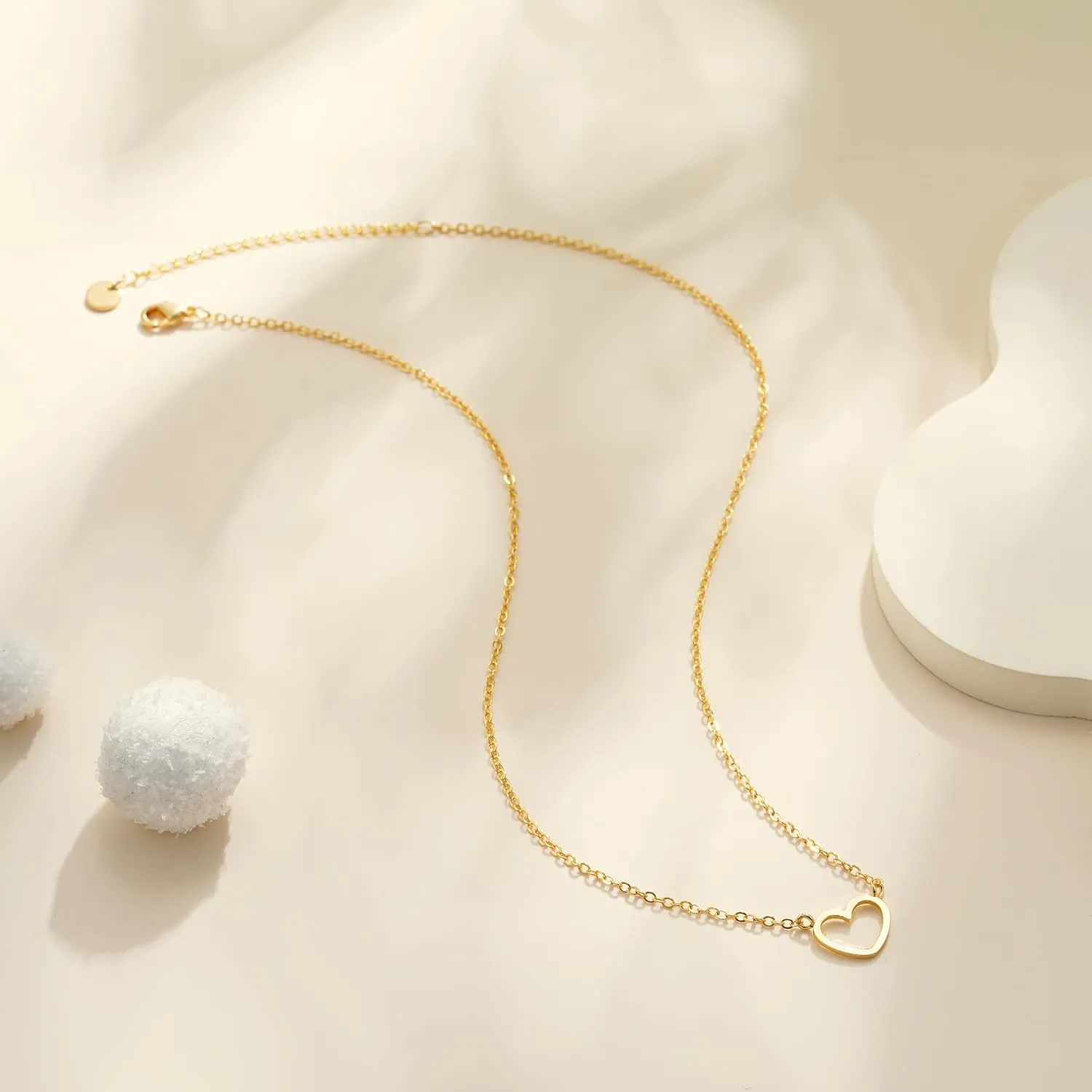 Gold Heart Necklace for Women Girls - 18K Gold Plated Heart Pendant Necklaces Simple Gold Necklace Jewelry for Women Teen Girls Trendy Gifts