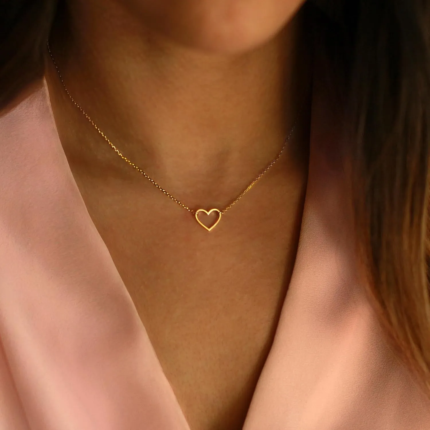 Gold Heart Necklace for Women Girls - 18K Gold Plated Heart Pendant Necklaces Simple Gold Necklace Jewelry for Women Teen Girls Trendy Gifts