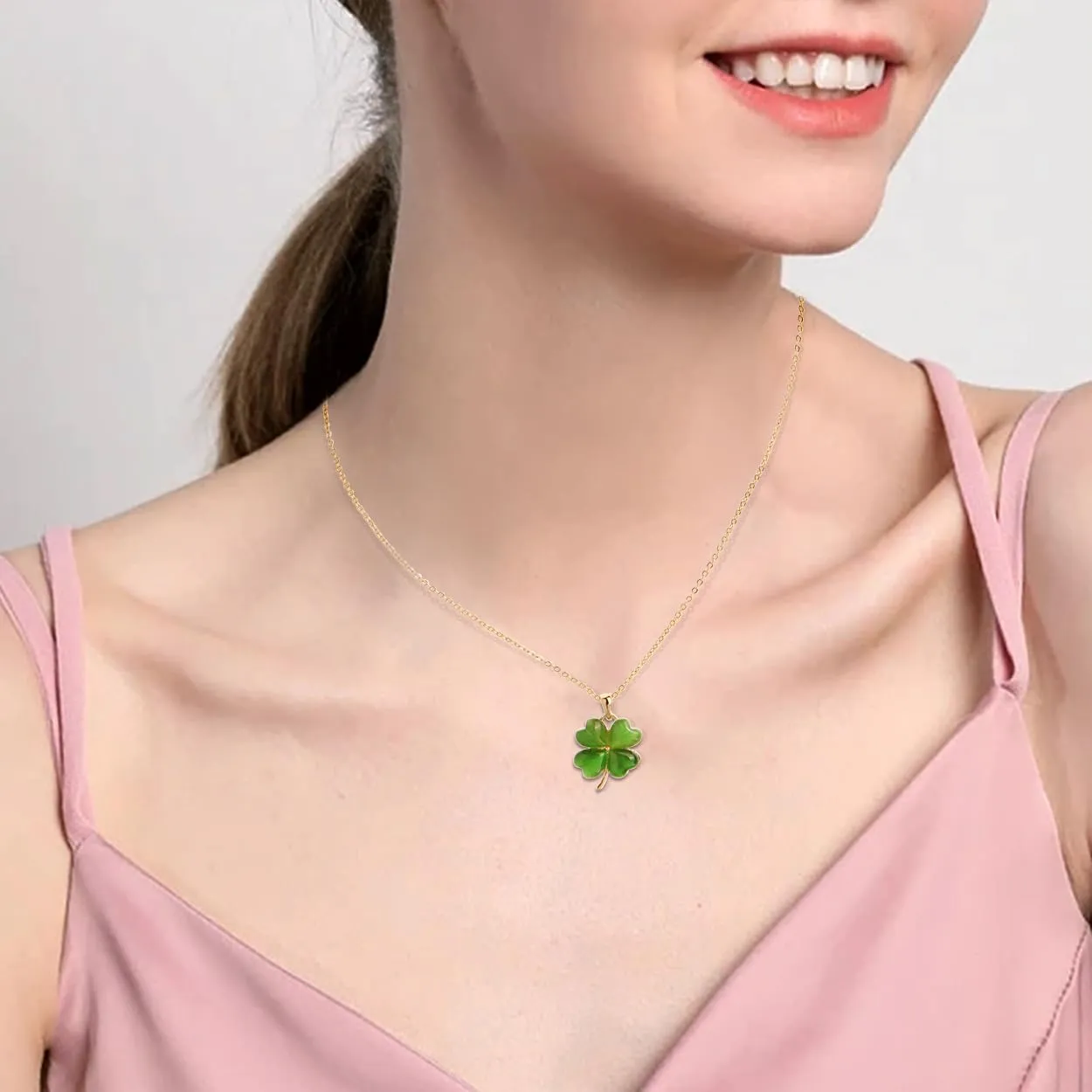 Jean Beau Lucky Clover Necklaces for Women Teen Cute Gold Four Leaf Clover Pendant Necklace Dainty Chain Choker Prom Wedding Accessories Jewelry Gift