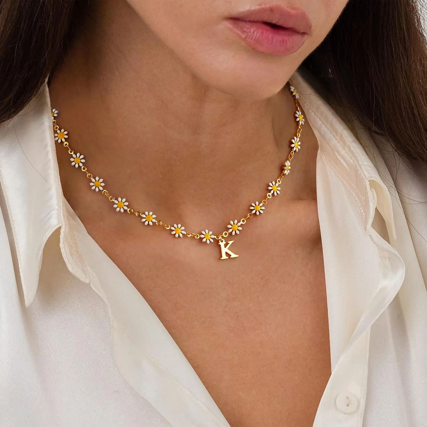 M MOOHAM Flower Initial Necklaces for Girls - Dainty Gold Letter Charm Necklace for Women Trendy, Gold Choker Necklace Daisy Flower Jewelry Personalized Gifts