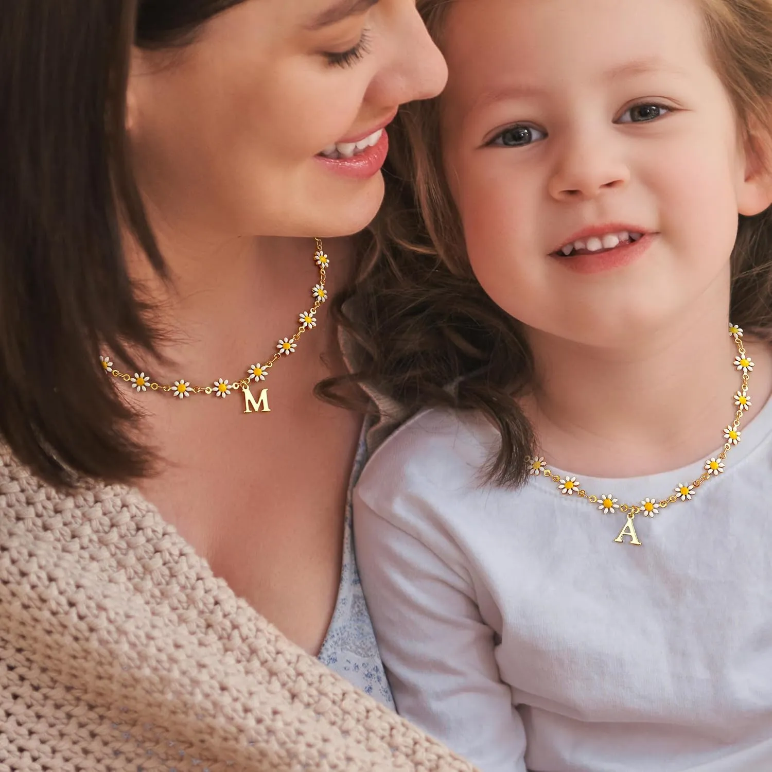 M MOOHAM Flower Initial Necklaces for Girls - Dainty Gold Letter Charm Necklace for Women Trendy, Gold Choker Necklace Daisy Flower Jewelry Personalized Gifts