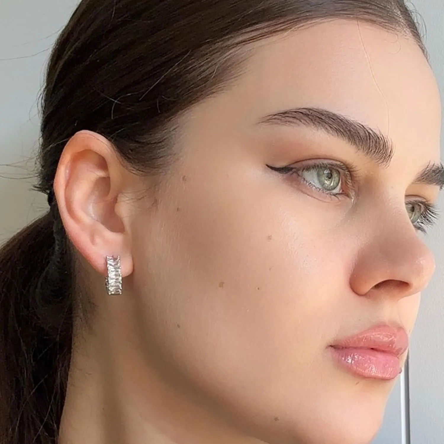 Milan Chiva 14K Gold Hoop Earrings for Women, Plated Chunky Earrings Lightweight Glitter Sparkle Huggie Dainty Hypoallergenic Hoop Earrings for Womens Jewelry