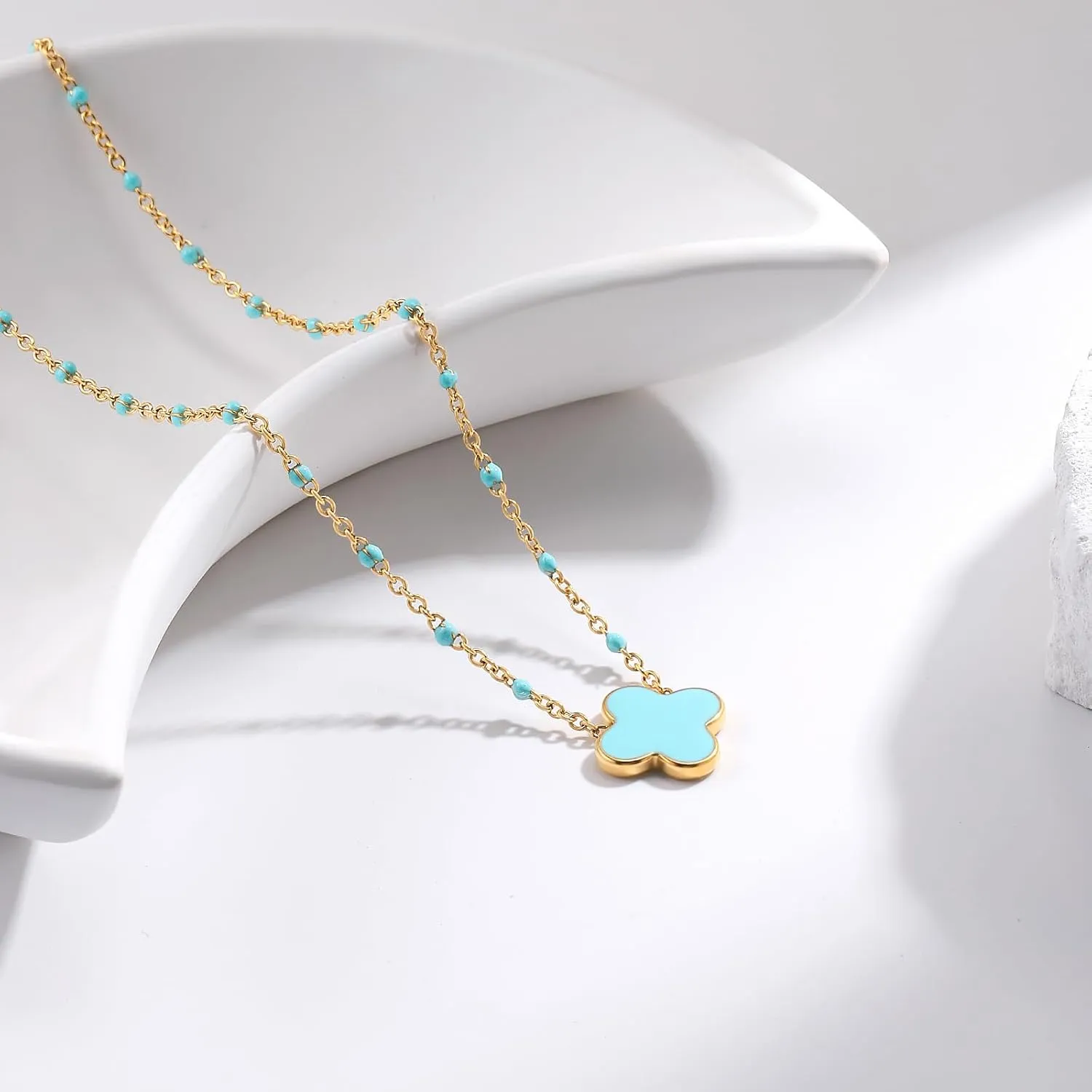 YADUDA Dainty Four Leaf Clover Choker Necklace Colorful Tiny Cute Clover Pendant Necklaces for Women 18K Gold Plated Stainless Steel Lucky 4 Leaf Pendant Jewelry