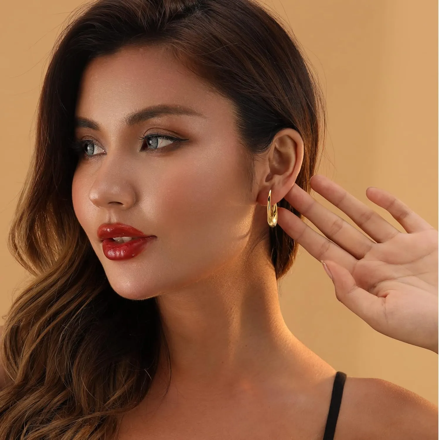 YANODA Gold Hoop Earrings for Women Lightweight Large Gold Hoop Earrings 14K Gold Plated Hoop Earrings with Hypoallergenic Sterling Silver Post Graduated Curvature Big Hoop Earrings for Women (25/30/35/40/45/50mm)